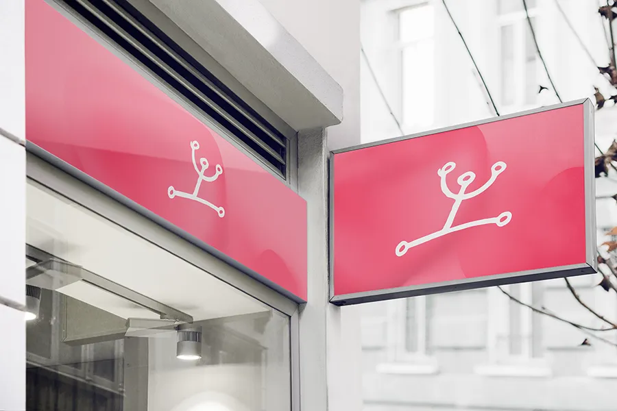 Enseigne sur mesure renforçant l’image de marque, avec design, matériaux et couleurs harmonisés à la charte graphique