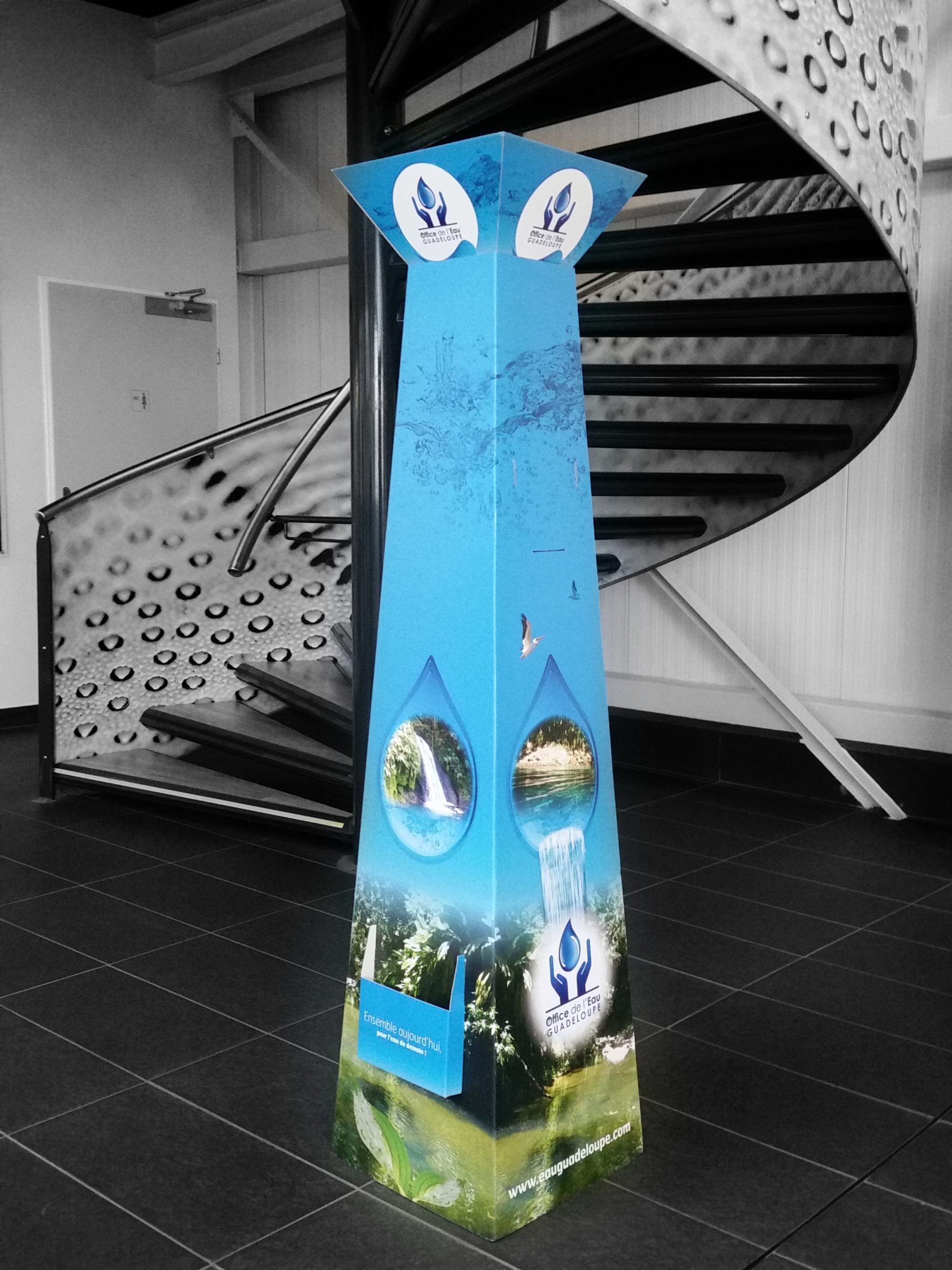 PLV : Totem Porte-Flyer